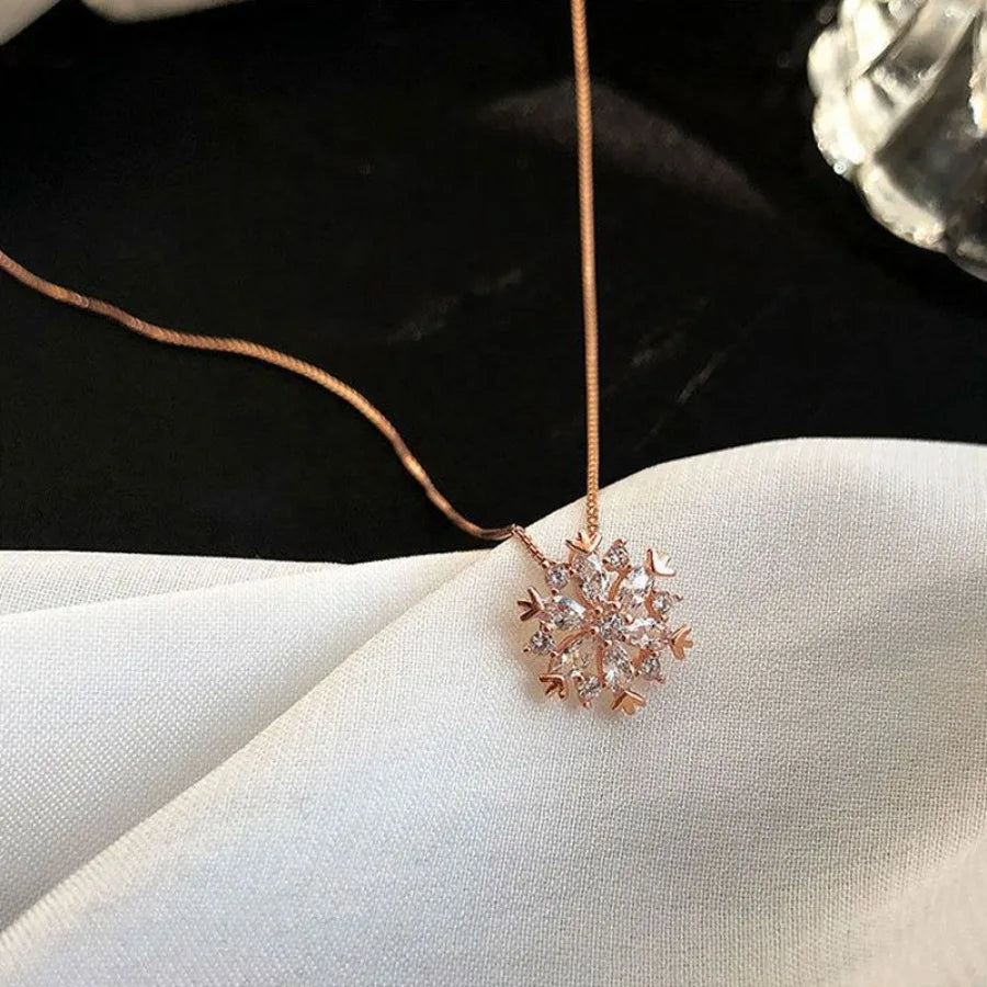 Exquisite Zircon Snowflake Women Pendant Necklace Fashion Beautiful Heart Clavicle Chain Wedding Girlfriend Jewelry Gift Choker