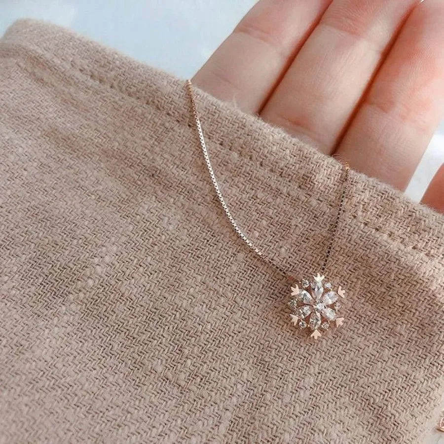 Exquisite Zircon Snowflake Women Pendant Necklace Fashion Beautiful Heart Clavicle Chain Wedding Girlfriend Jewelry Gift Choker