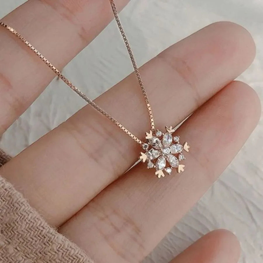 Exquisite Zircon Snowflake Women Pendant Necklace Fashion Beautiful Heart Clavicle Chain Wedding Girlfriend Jewelry Gift Choker