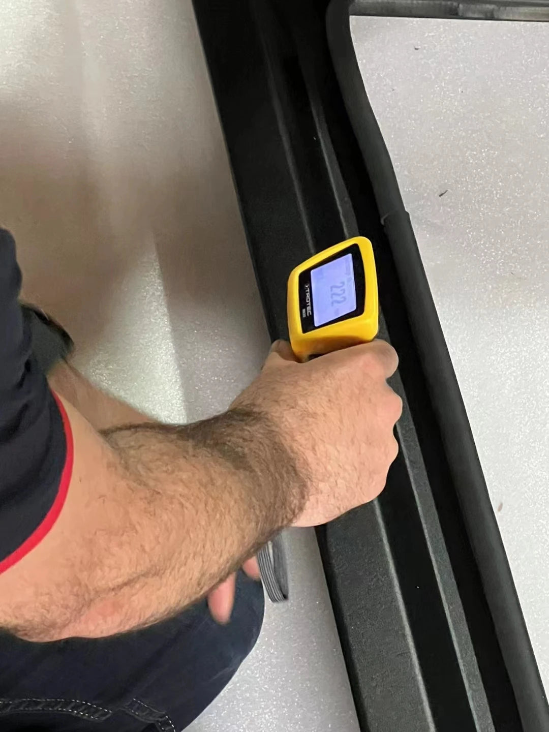 Aluminum Hard Retractable Pickup Topper Bed Cover For Amarok Electric Tonneau